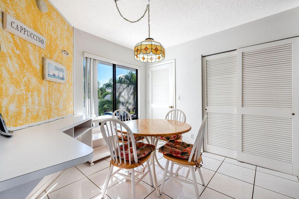 待售: $299,000 (2 贝兹, 2 浴室, 1728 平方英尺)