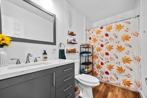 待售: $398,000 (5 贝兹, 2 浴室, 1900 平方英尺)