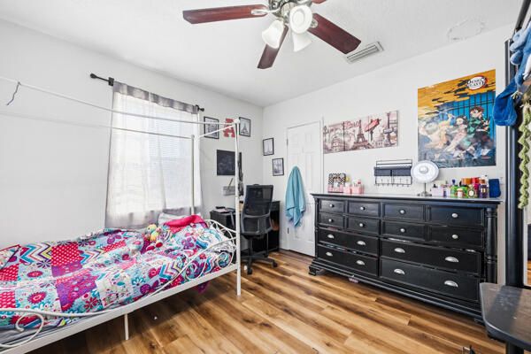 待售: $398,000 (5 贝兹, 2 浴室, 1900 平方英尺)