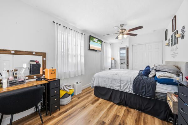 待售: $398,000 (5 贝兹, 2 浴室, 1900 平方英尺)