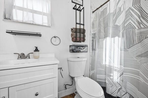 待售: $398,000 (5 贝兹, 2 浴室, 1900 平方英尺)