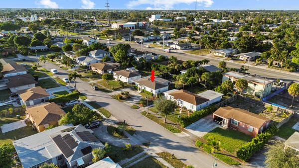 待售: $398,000 (5 贝兹, 2 浴室, 1900 平方英尺)