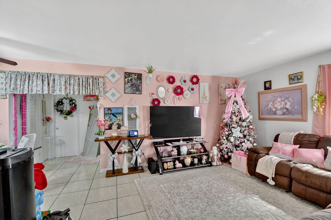 For Sale: $549,900 (0 beds, 0 baths, 1600 Square Feet)