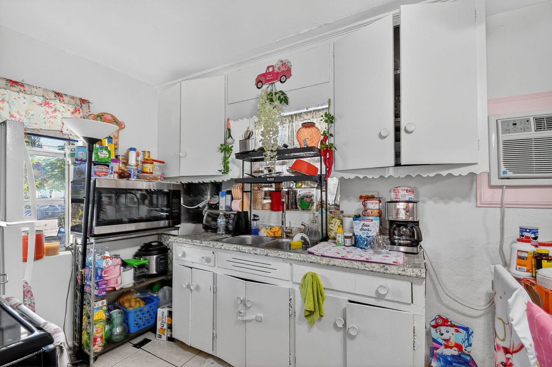 For Sale: $549,900 (0 beds, 0 baths, 1600 Square Feet)