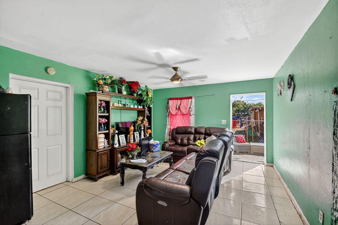 For Sale: $549,900 (0 beds, 0 baths, 1600 Square Feet)