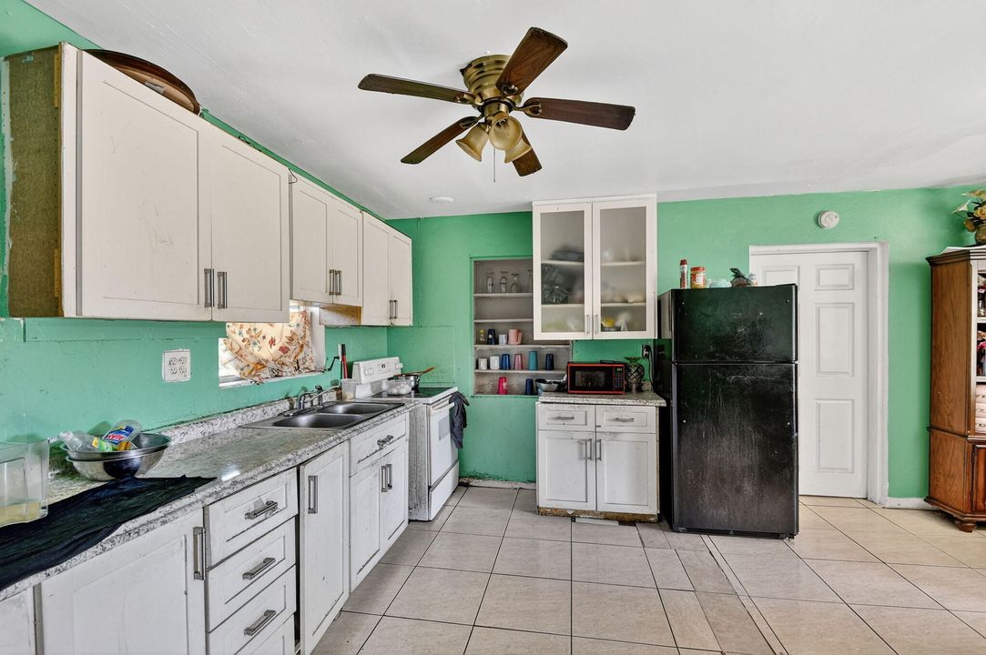 For Sale: $549,900 (0 beds, 0 baths, 1600 Square Feet)