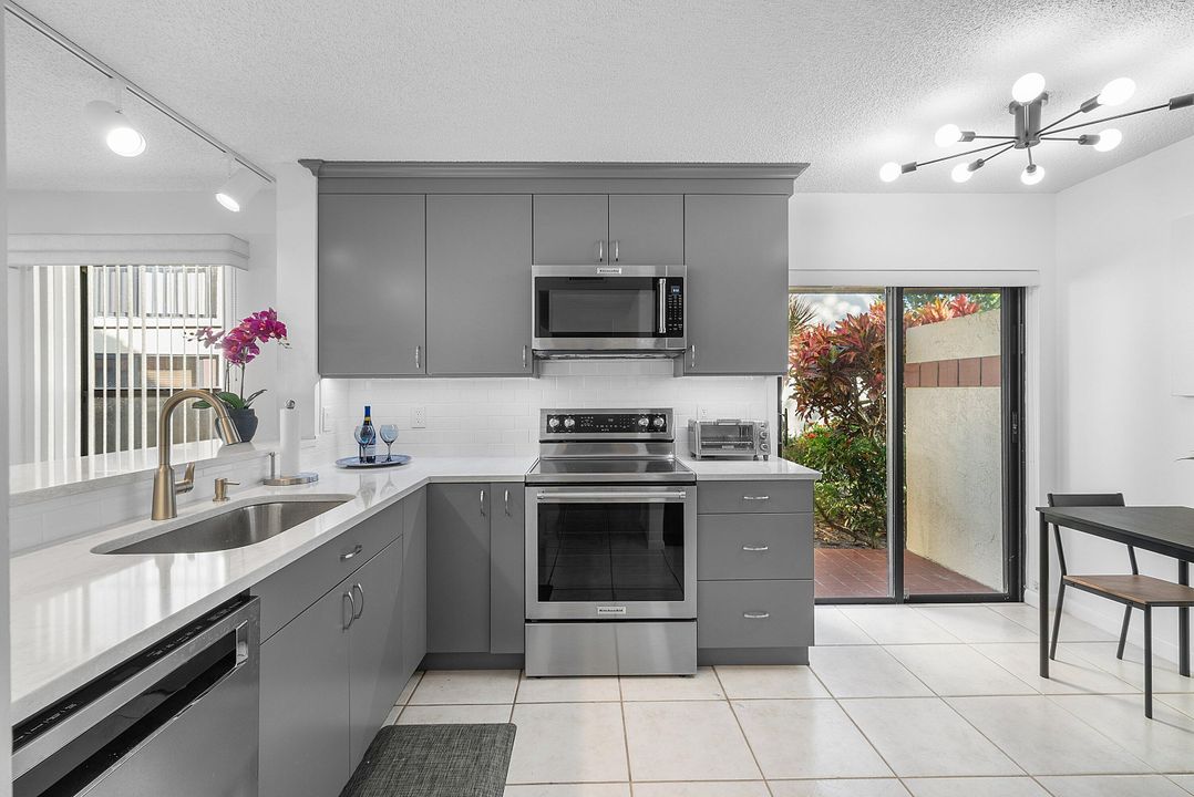 En Venta: $310,000 (3 camas, 2 baños, 1479 Pies cuadrados)