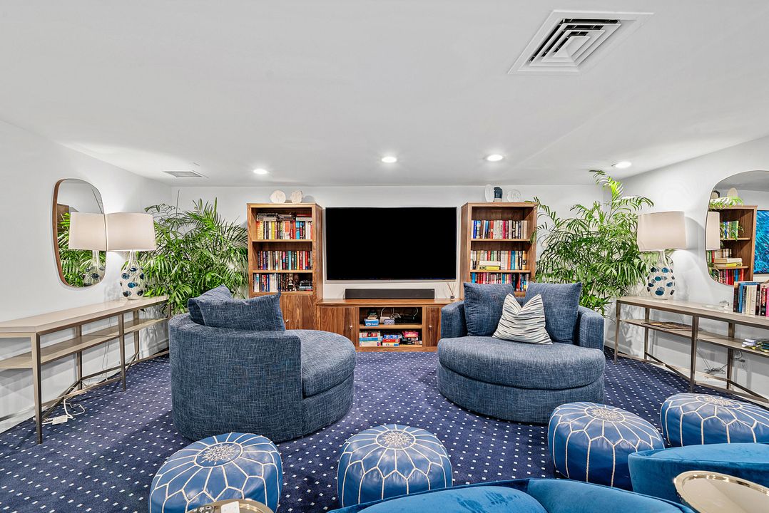 For Sale: $3,195,000 (2 beds, 2 baths, 1391 Square Feet)