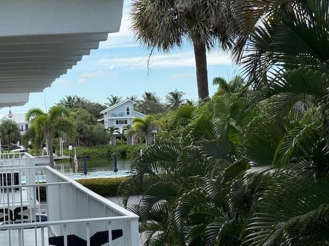 For Sale: $176,000 (1 beds, 1 baths, 584 Square Feet)