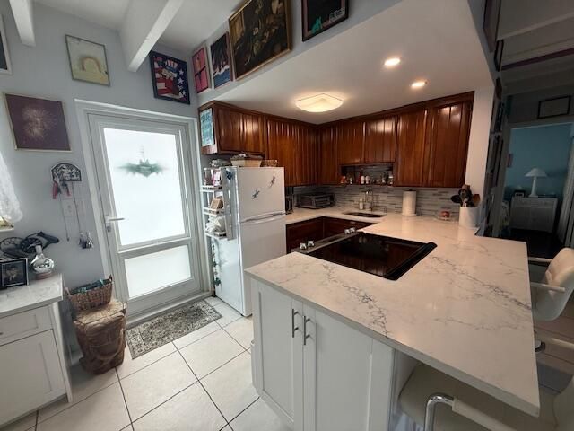 For Sale: $176,000 (1 beds, 1 baths, 584 Square Feet)