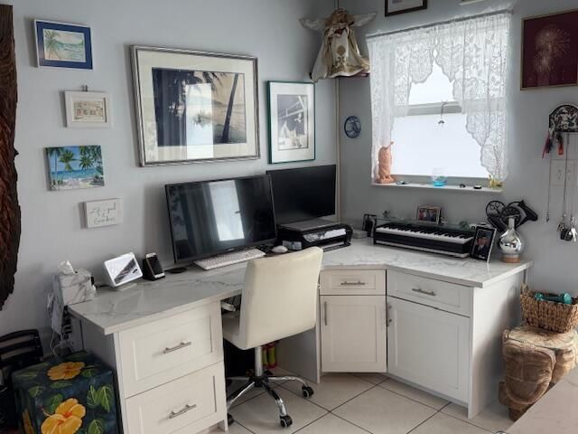 For Sale: $176,000 (1 beds, 1 baths, 584 Square Feet)