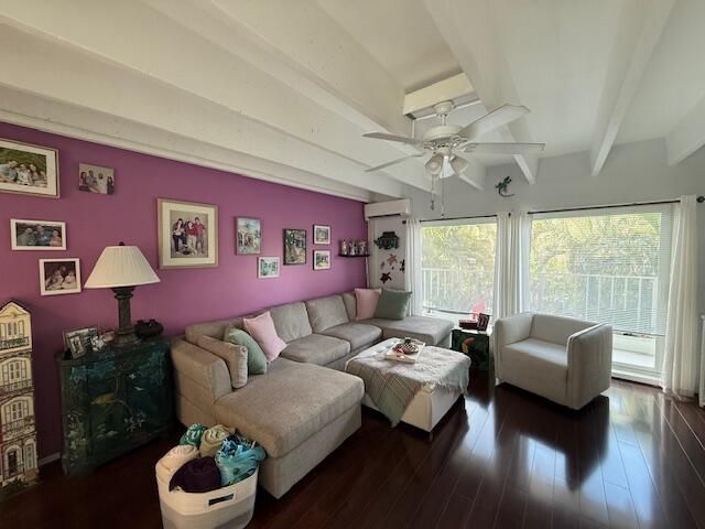 For Sale: $176,000 (1 beds, 1 baths, 584 Square Feet)