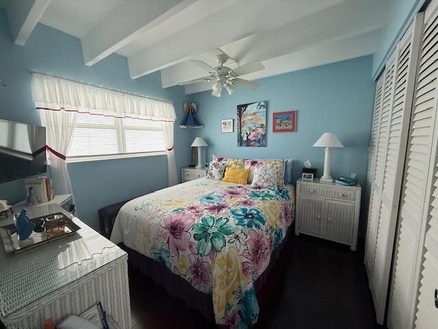 For Sale: $176,000 (1 beds, 1 baths, 584 Square Feet)