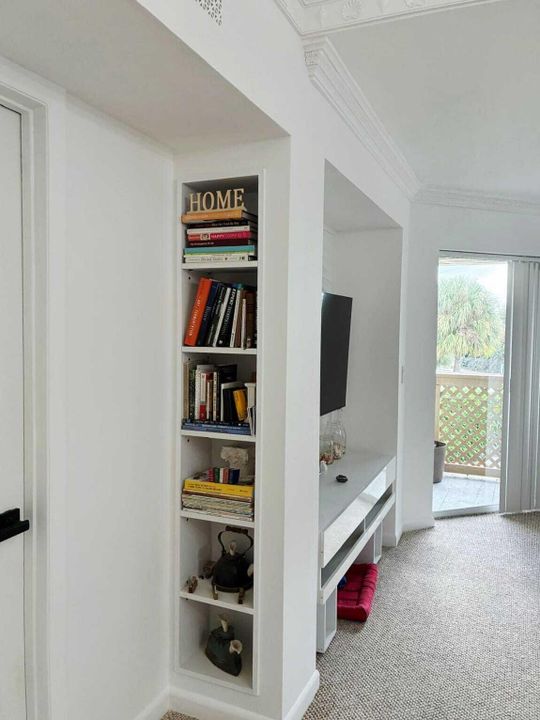 For Sale: $235,000 (2 beds, 2 baths, 888 Square Feet)