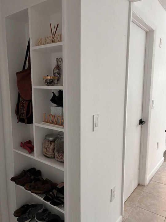 For Sale: $235,000 (2 beds, 2 baths, 888 Square Feet)