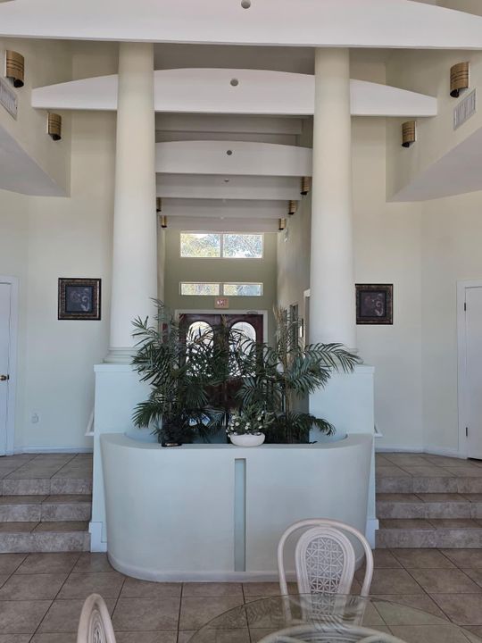 For Sale: $235,000 (2 beds, 2 baths, 888 Square Feet)