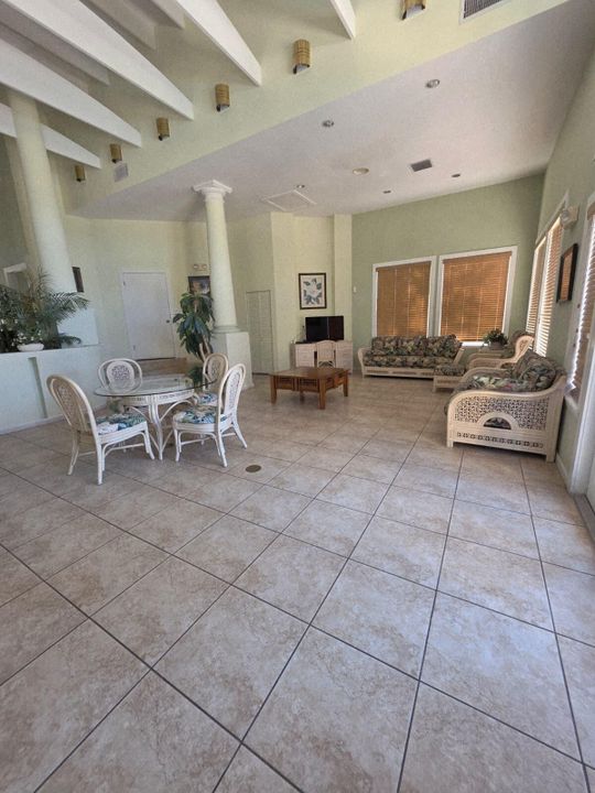 For Sale: $235,000 (2 beds, 2 baths, 888 Square Feet)