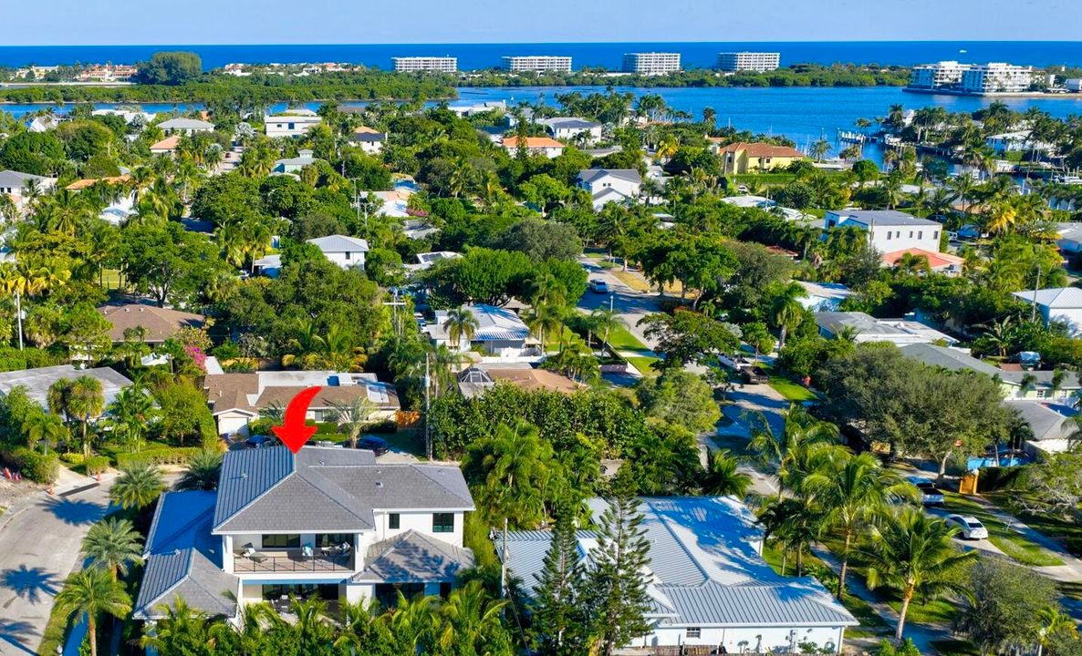 Active With Contract: $5,995,000 (4 beds, 5 baths, 4520 Square Feet)