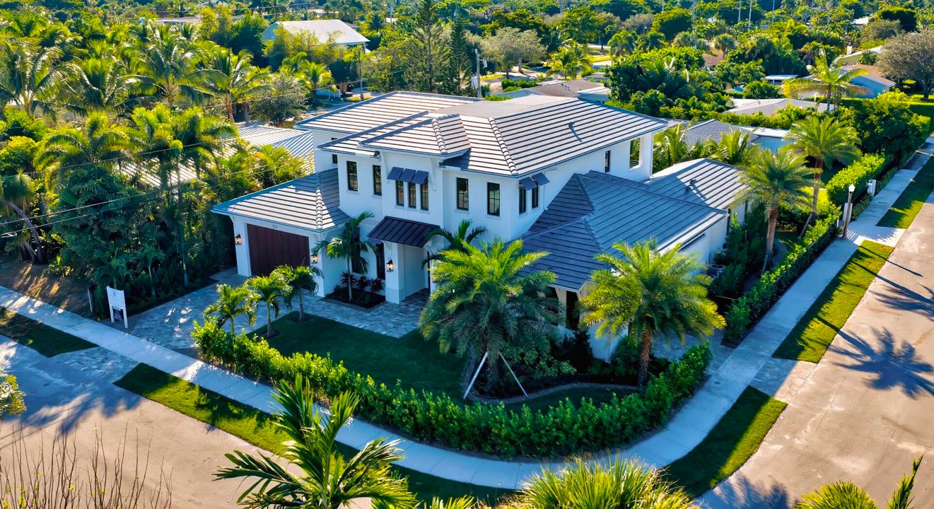 Active With Contract: $5,995,000 (4 beds, 5 baths, 4520 Square Feet)