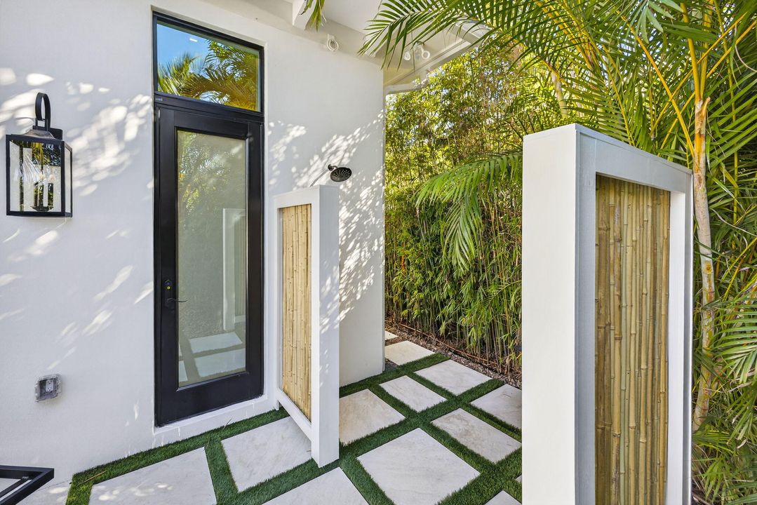 Active With Contract: $5,995,000 (4 beds, 5 baths, 4520 Square Feet)