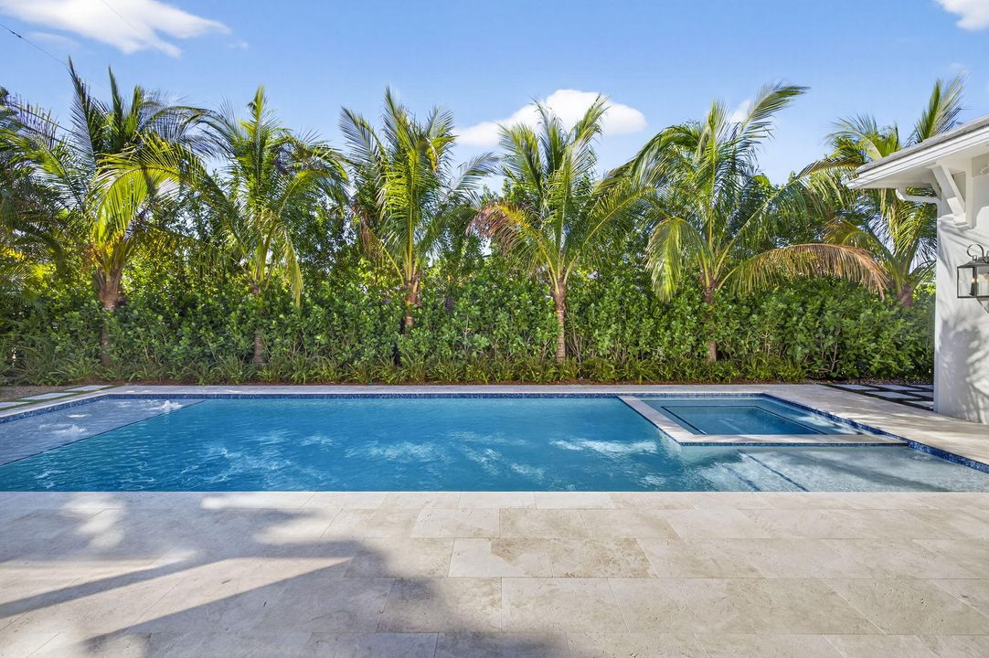 Active With Contract: $5,995,000 (4 beds, 5 baths, 4520 Square Feet)