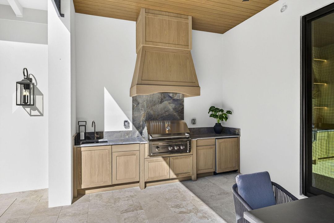 Active With Contract: $5,995,000 (4 beds, 5 baths, 4520 Square Feet)