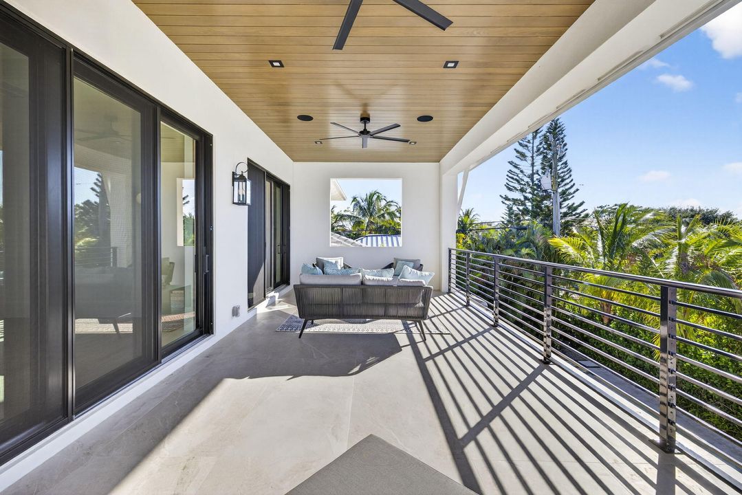 Active With Contract: $5,995,000 (4 beds, 5 baths, 4520 Square Feet)