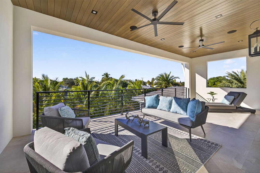 Active With Contract: $5,995,000 (4 beds, 5 baths, 4520 Square Feet)