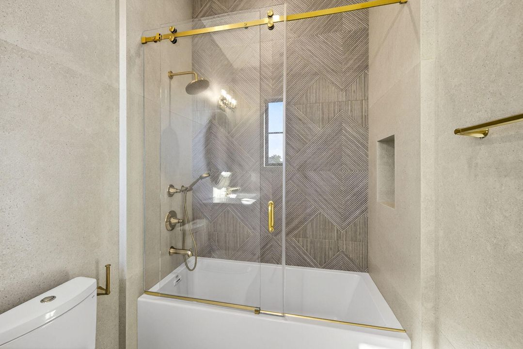 Active With Contract: $5,995,000 (4 beds, 5 baths, 4520 Square Feet)