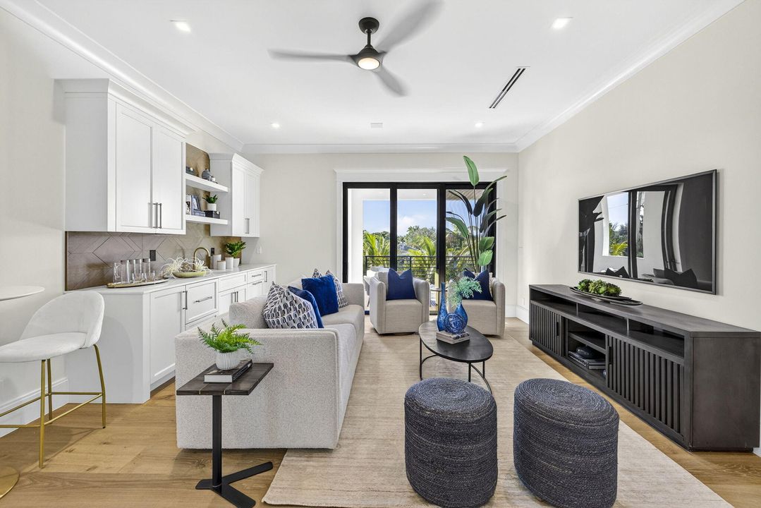 Active With Contract: $5,995,000 (4 beds, 5 baths, 4520 Square Feet)