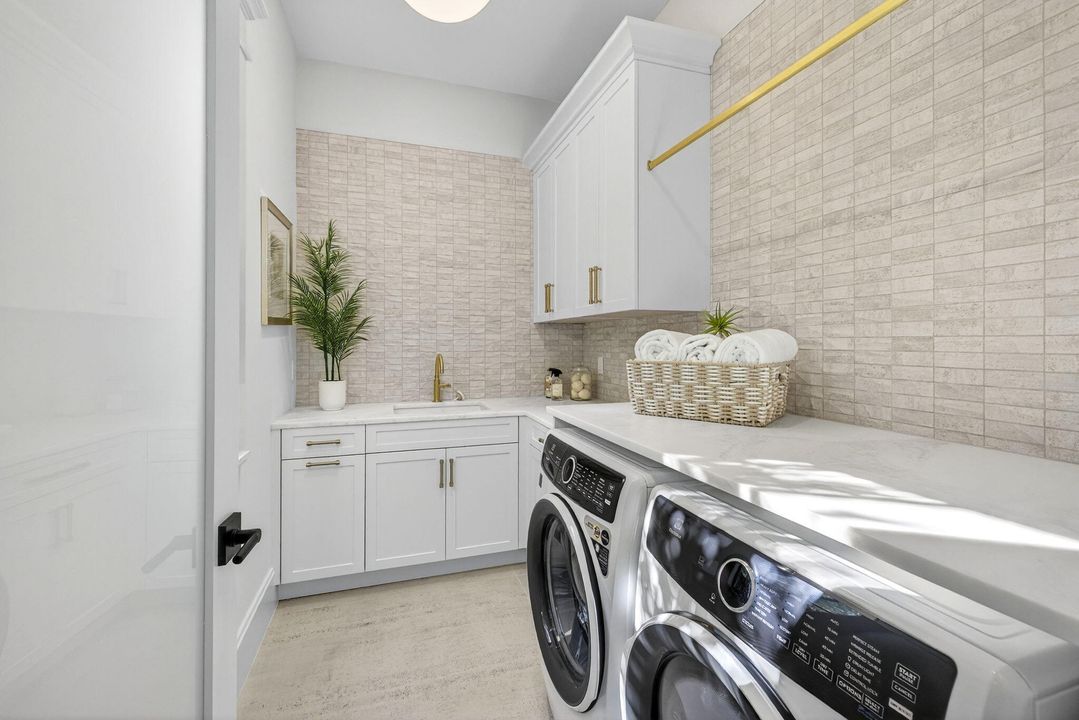 Active With Contract: $5,995,000 (4 beds, 5 baths, 4520 Square Feet)