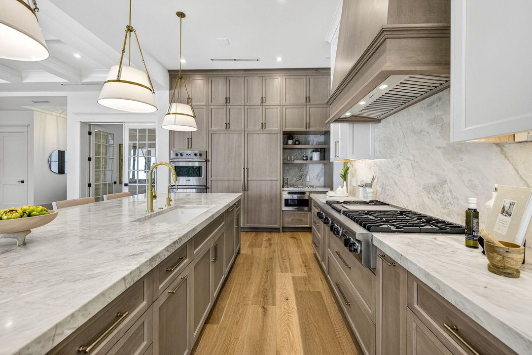 Active With Contract: $5,995,000 (4 beds, 5 baths, 4520 Square Feet)