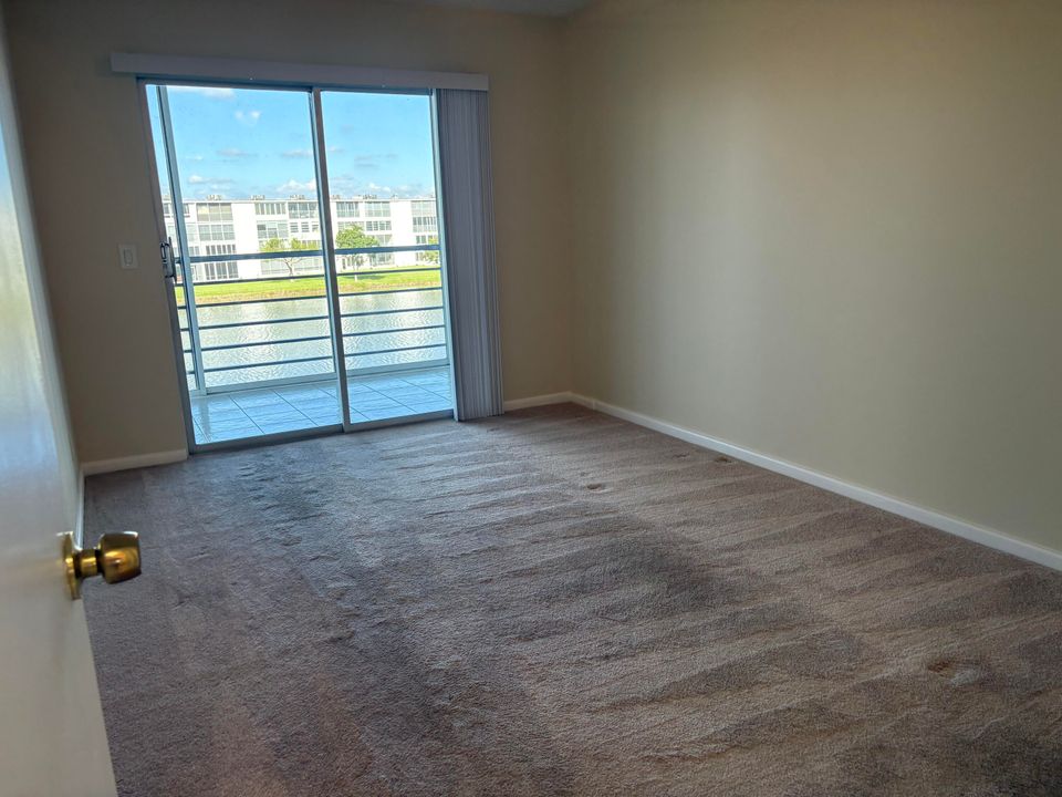 В аренду: $1,800 (2 спален, 1 ванн, 880 Квадратных фут)