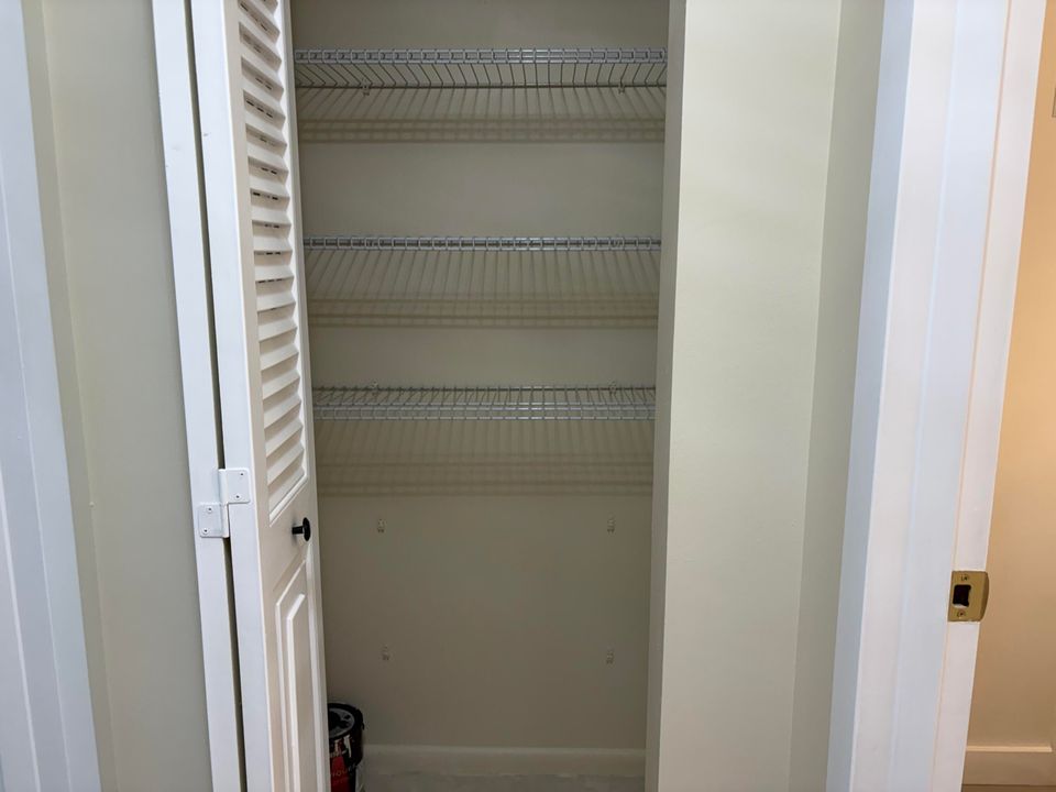 В аренду: $1,800 (2 спален, 1 ванн, 880 Квадратных фут)