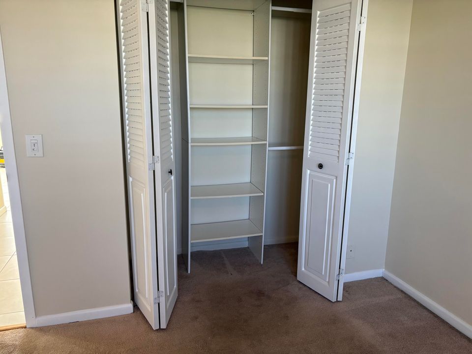 В аренду: $1,800 (2 спален, 1 ванн, 880 Квадратных фут)