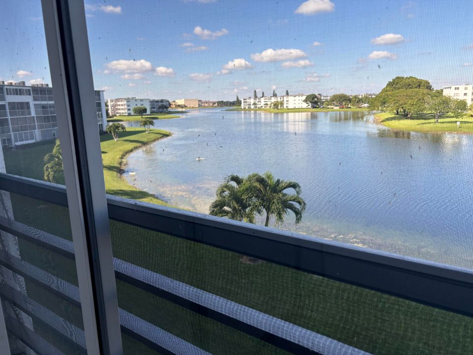 В аренду: $1,800 (2 спален, 1 ванн, 880 Квадратных фут)