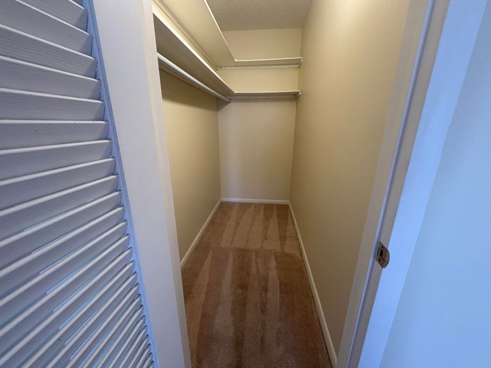 В аренду: $1,800 (2 спален, 1 ванн, 880 Квадратных фут)