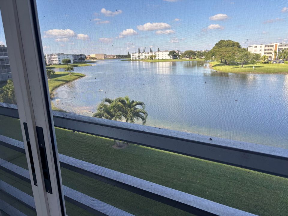 В аренду: $1,800 (2 спален, 1 ванн, 880 Квадратных фут)