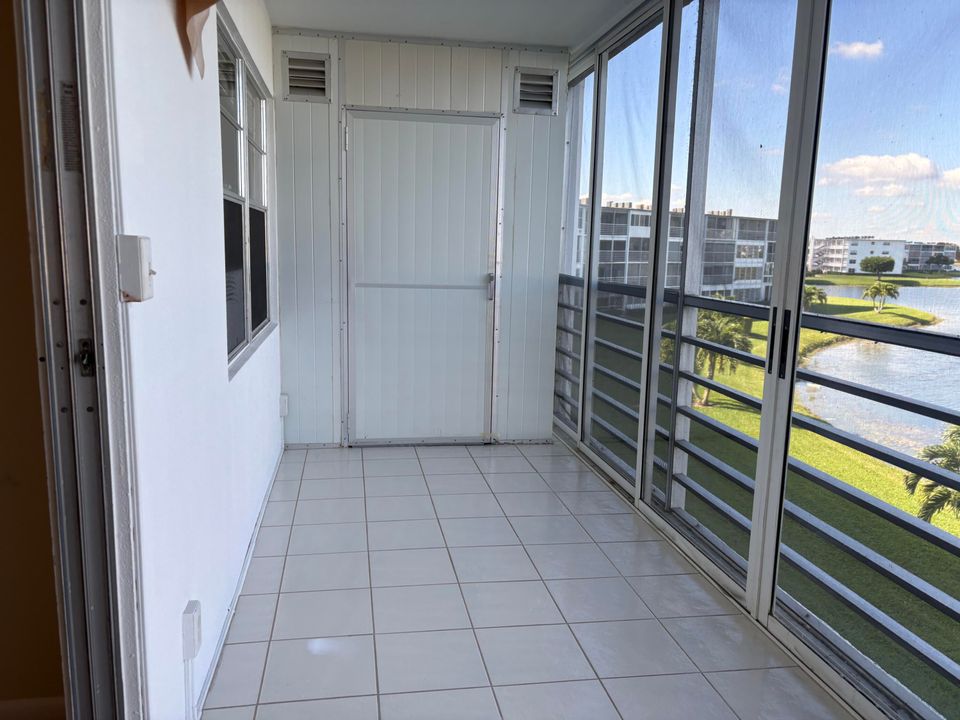 В аренду: $1,800 (2 спален, 1 ванн, 880 Квадратных фут)