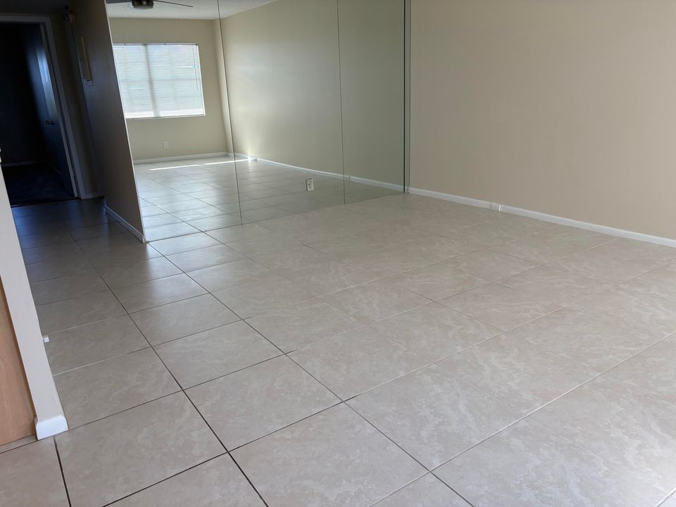 В аренду: $1,800 (2 спален, 1 ванн, 880 Квадратных фут)