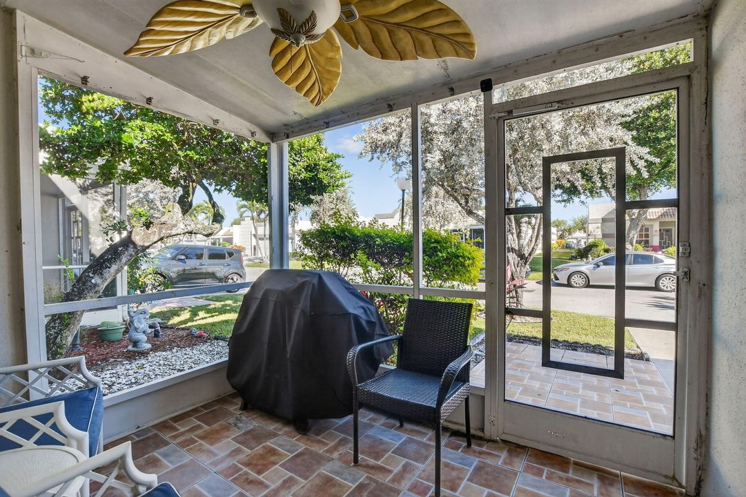 Active With Contract: $3,000 (2 beds, 2 baths, 1227 Square Feet)