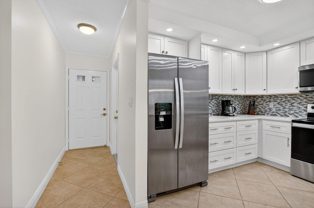 Active With Contract: $3,000 (2 beds, 2 baths, 1227 Square Feet)