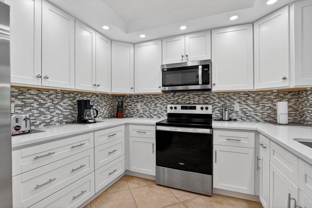 Active With Contract: $3,000 (2 beds, 2 baths, 1227 Square Feet)