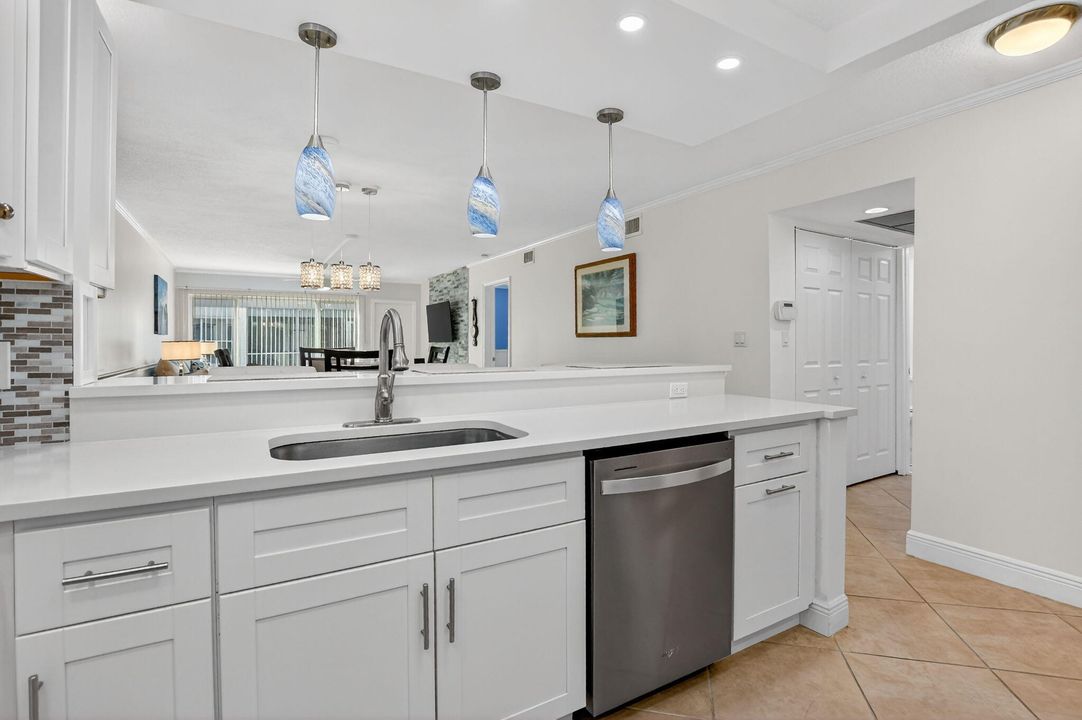 Active With Contract: $3,000 (2 beds, 2 baths, 1227 Square Feet)