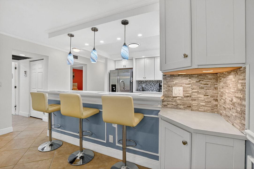 Active With Contract: $3,000 (2 beds, 2 baths, 1227 Square Feet)