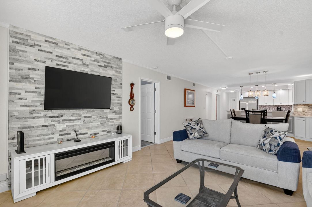 Active With Contract: $3,000 (2 beds, 2 baths, 1227 Square Feet)