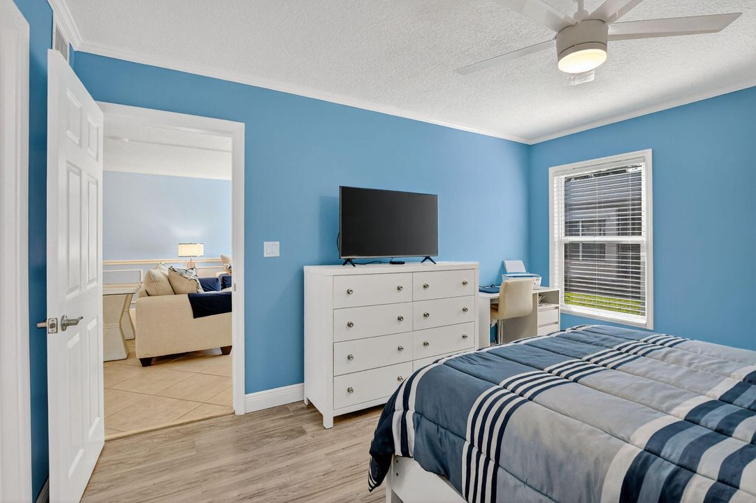 Active With Contract: $3,000 (2 beds, 2 baths, 1227 Square Feet)