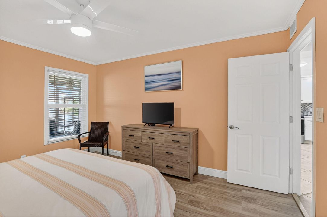 Active With Contract: $3,000 (2 beds, 2 baths, 1227 Square Feet)