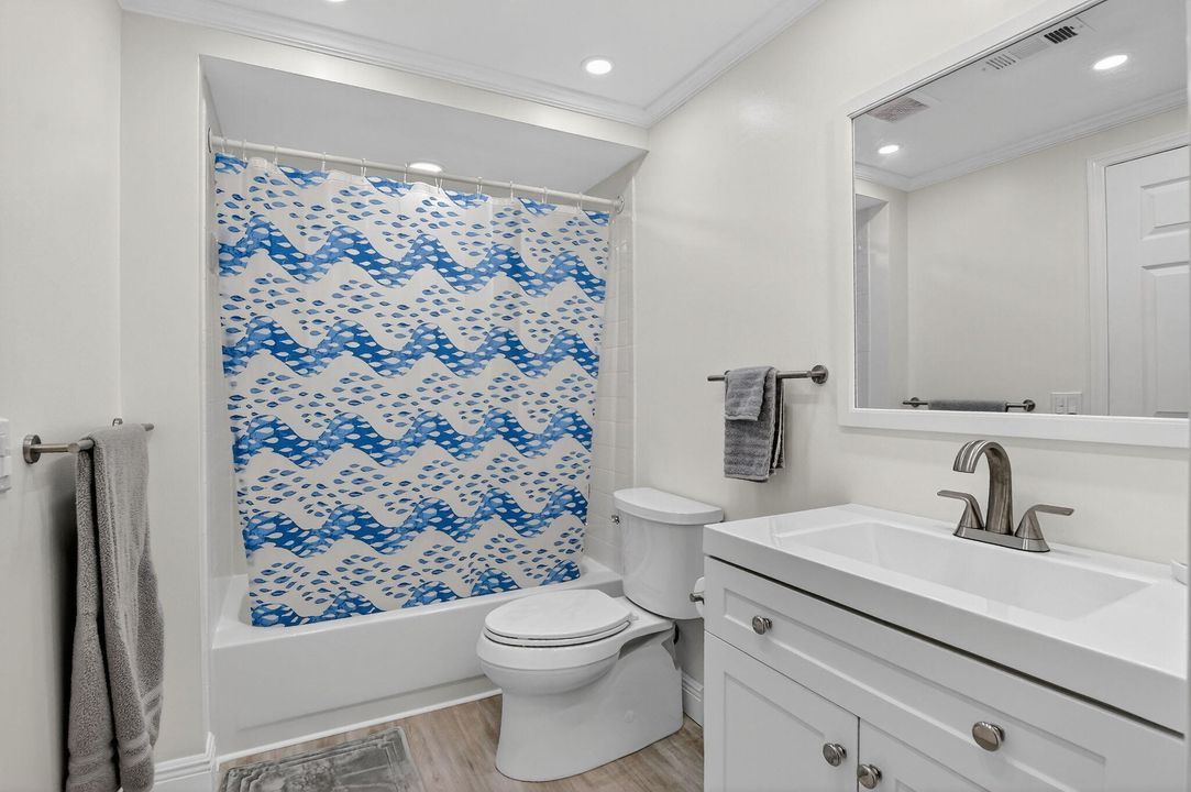 Active With Contract: $3,000 (2 beds, 2 baths, 1227 Square Feet)