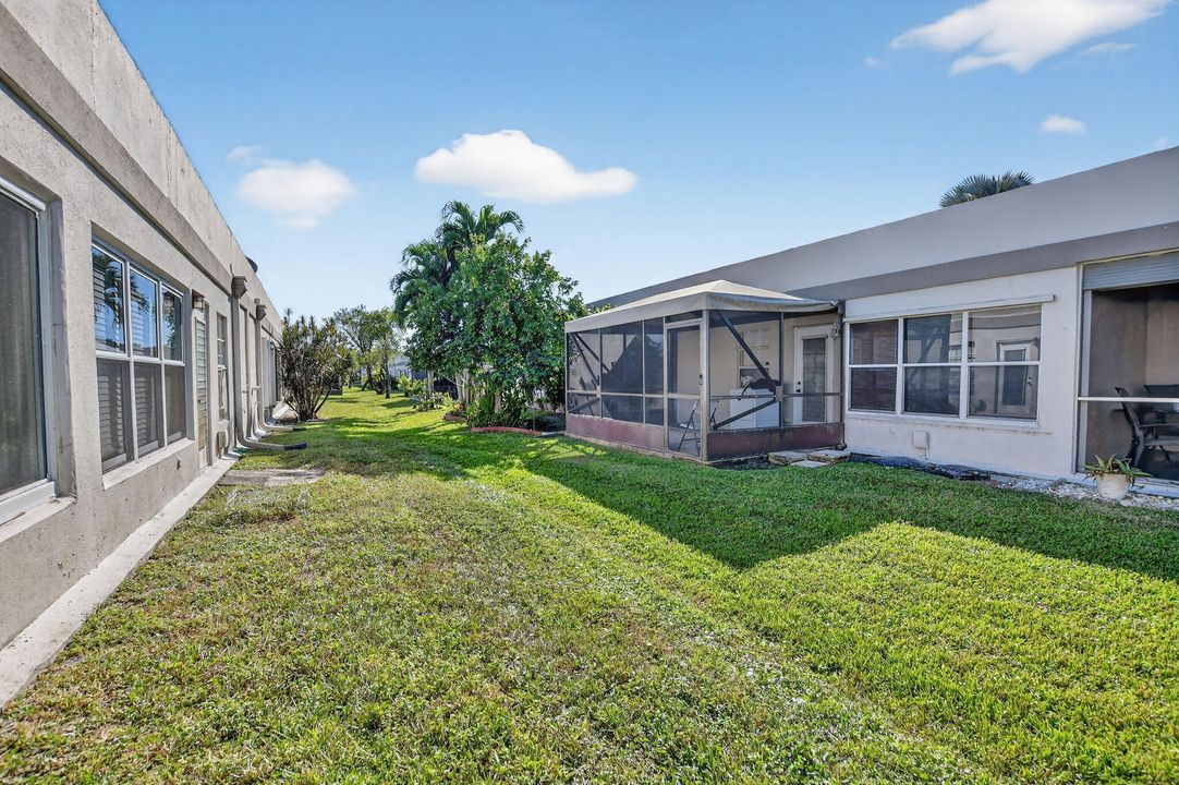 Active With Contract: $3,000 (2 beds, 2 baths, 1227 Square Feet)